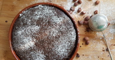 Cake à la caroube et noisettes Cake à la caroube et noisettes