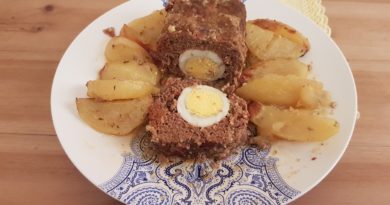 Rouleau de viande hachée farcie aux œufs – Rolo kimas – Greek meatloaf stuffed with eggs Rouleau de viande hachée farcie aux œufs – Rolo kimas – Greek meatloaf stuffed with eggs