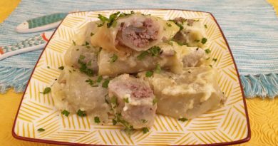 Ntolmades me lachano ke avgolemono – Feuilles de chou blanc farcies à la sauce citronnée Ntolmades me lachano ke avgolemono – Feuilles de chou blanc farcies à la sauce citronnée