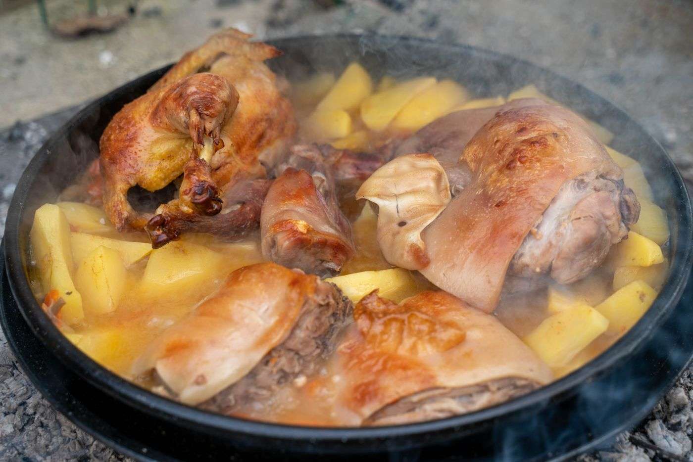 Lapin au citron à la crétoise 1 Lapin au citron mijoté à la crétoise, oignons et vin blanc