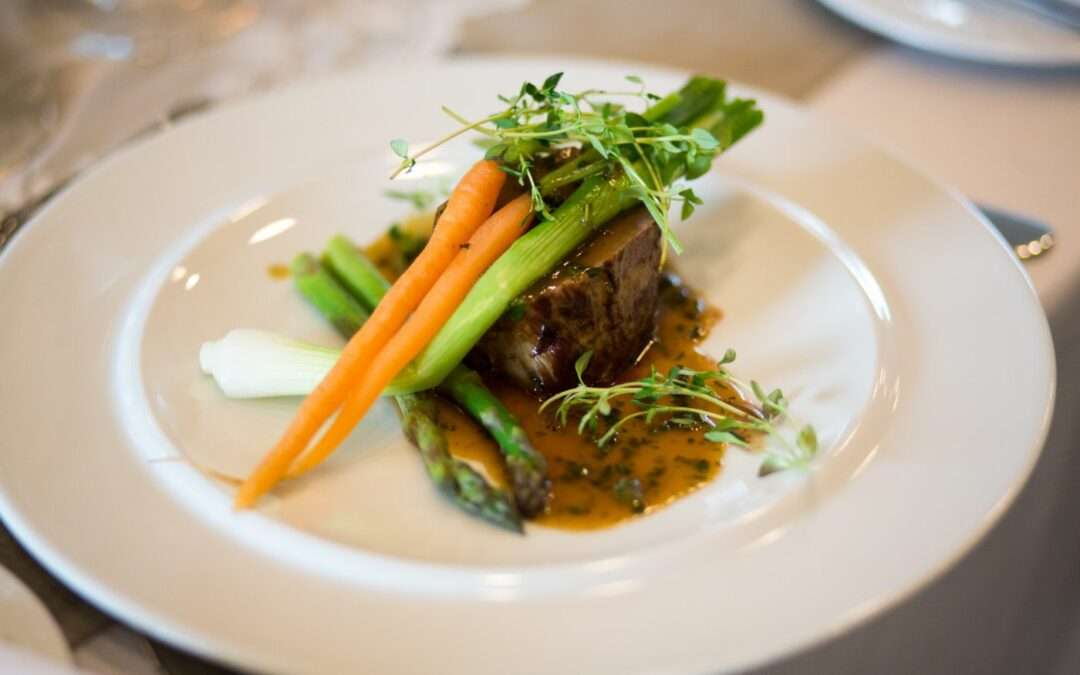 Lapin au xinochondro et aubergine, crème de graviera et stamnagathi