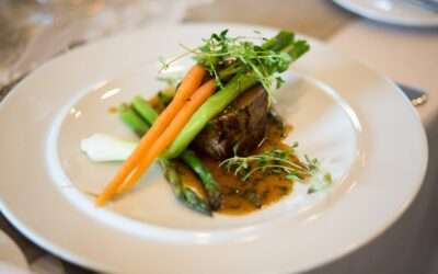 Lapin au xinochondro et aubergine, crème de graviera et stamnagathi