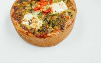 Tarte salée à la feta, olives et tomates séchées