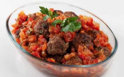 Feuilles de vigne farcies à la viande - Dolmadakia me kima 2 Boulettes de viande a la tomate et feta – keftedes grecs