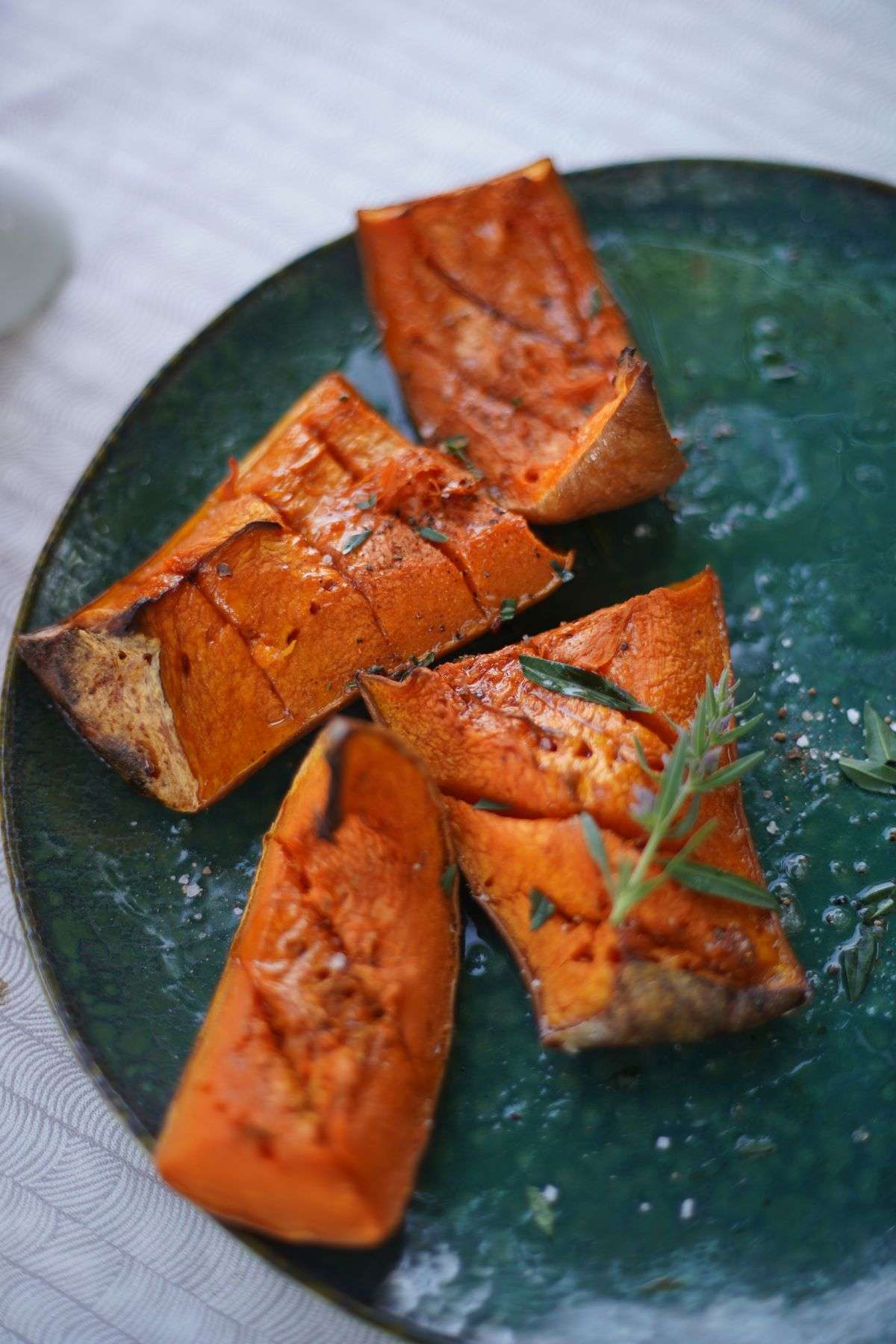 Citrouille frite a la cretoise doree a l huile d olive sur assiette