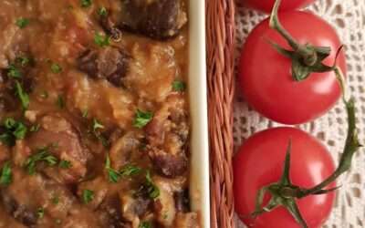 Fèves à la tomate (koukia) : le mijoté grec à l’huile d’olive