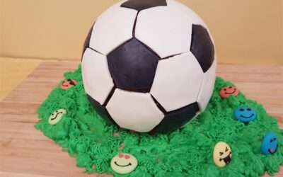 Livres de Cuisine 10 Gâteau ballon de foot à la caroube de Crète