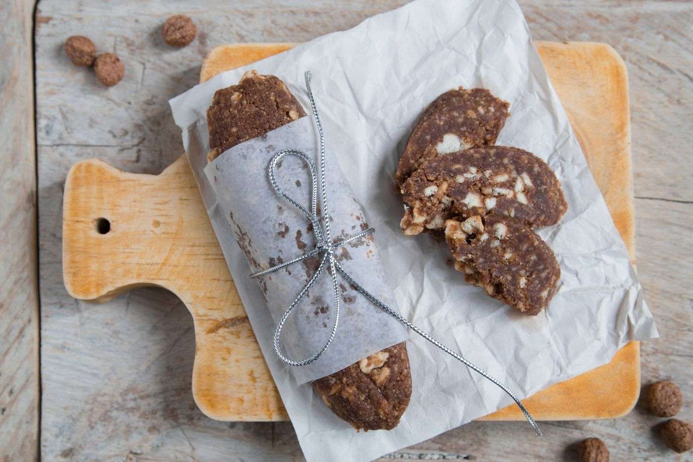 Kormos sokolatas (mosaiko) : la buche grecque au chocolat sans cuisson 1 Kormos sokolatas mosaiko, buche grecque au chocolat et biscuits tranchee en mosaique