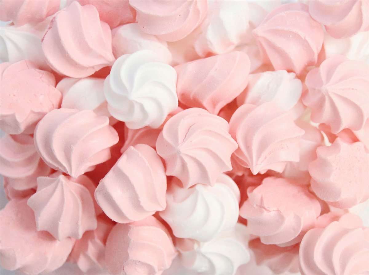 Meringues au mastic de Chios roses et blanches pour la Fête des Mères