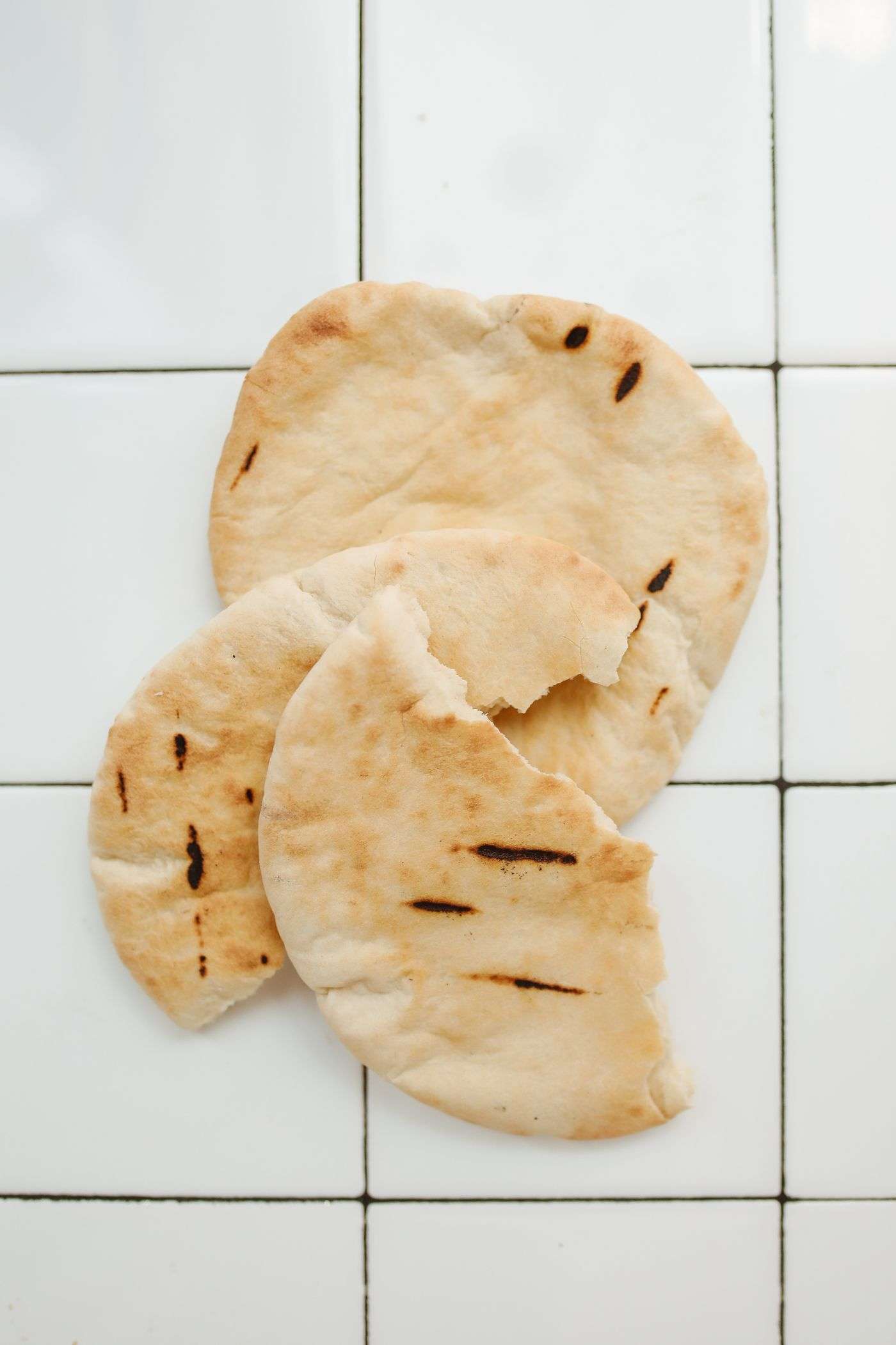 Pains pita grecs pour souvlaki - recette maison facile 1 Pains pita grecs moelleux faits maison pour souvlaki