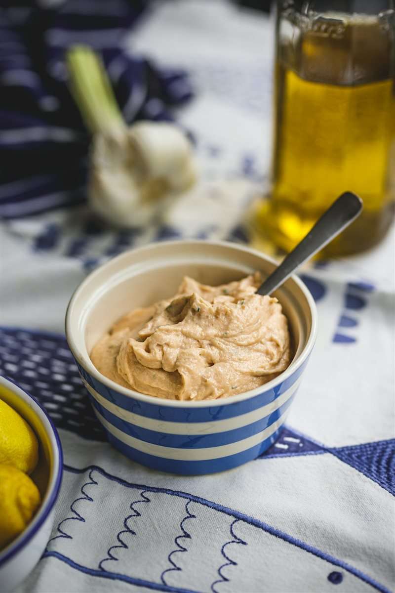 Taramosalata grecque - tarama blanc crémeux monté à l'huile d'olive, citron et ail