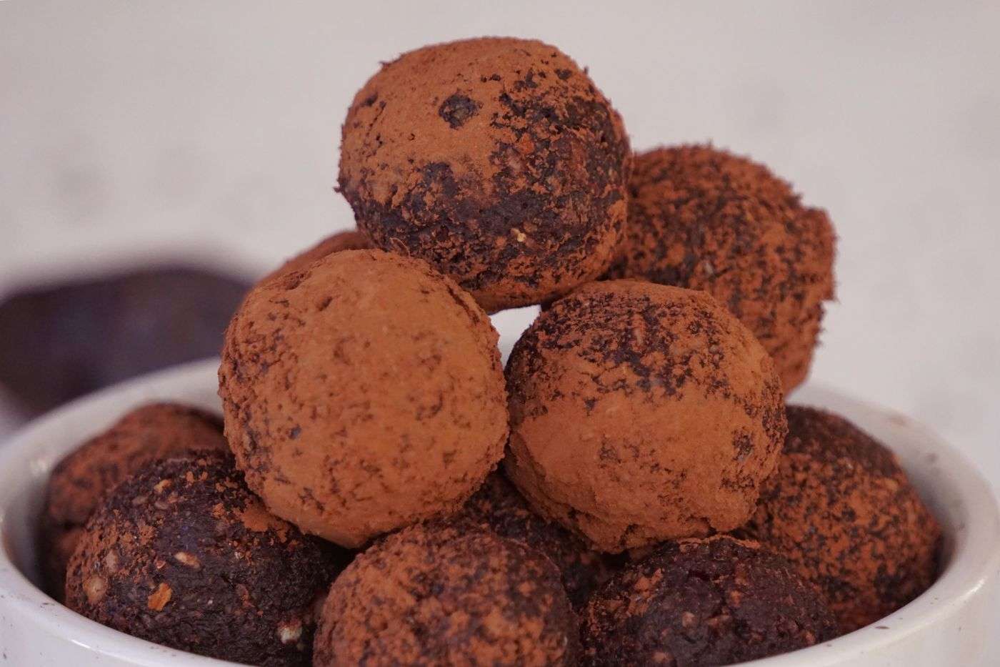 Troufakia au chocolat, petites truffes grecques enrobees de cacao
