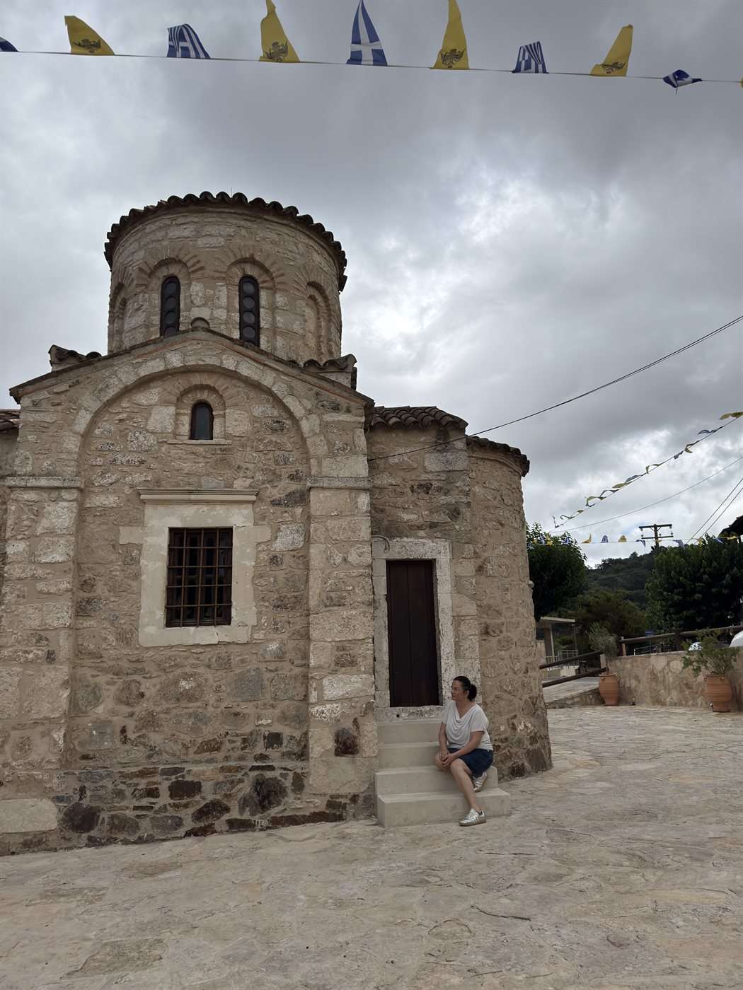 Les coulisses de mon été crétois 4 Petite église de village en Crète, un jour de fête