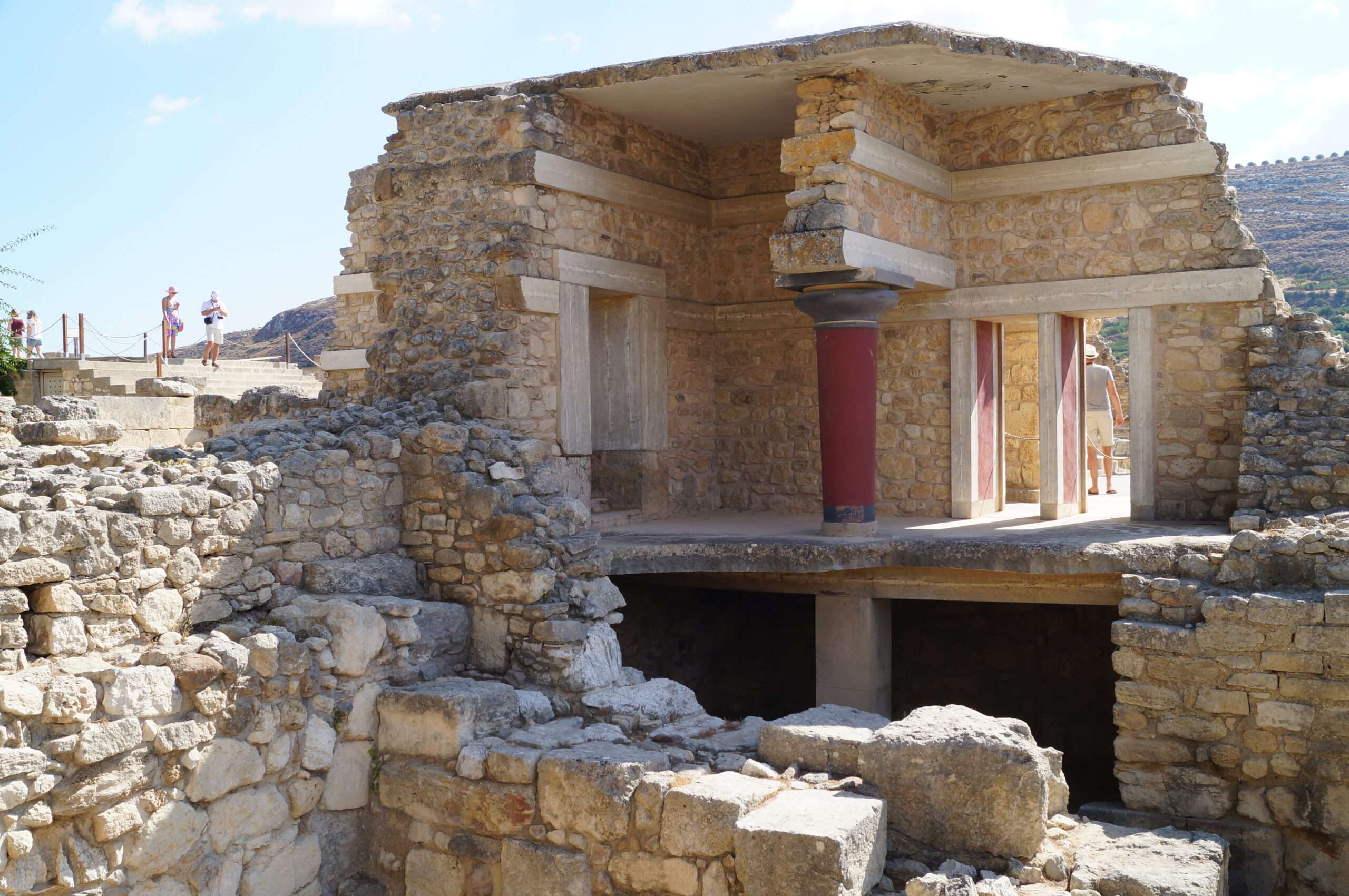 Ce que Socrate dirait de l'intelligence artificielle 7 Un bâtiment du palais de Knossos avec sa colonne rouge minoenne