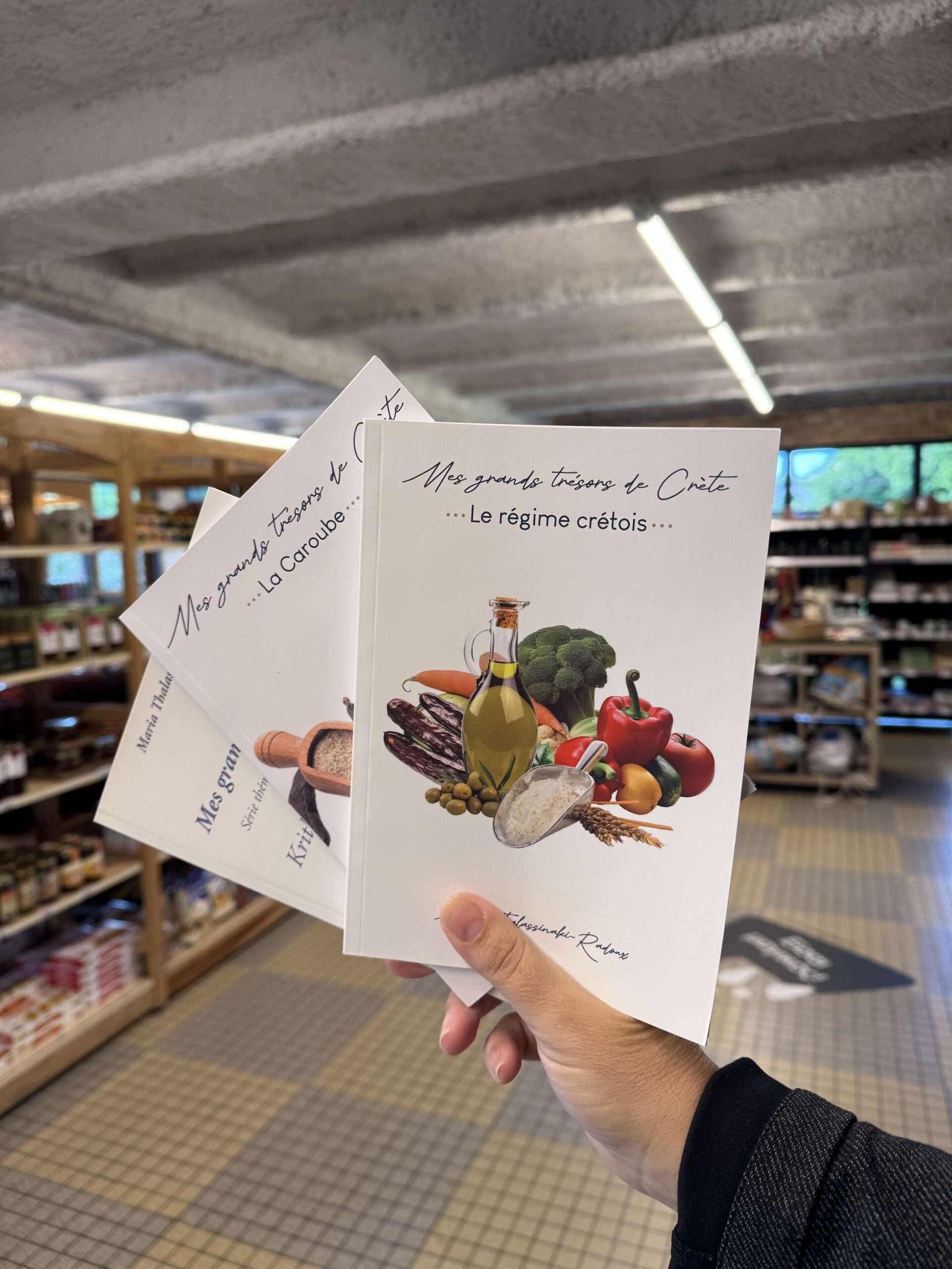 L'histoire de mes livres, du home déco au livre de cuisine grecque vegan 4 Les trois livres Les Grands Trésors de Crète, kritharaki, caroube et régime crétois