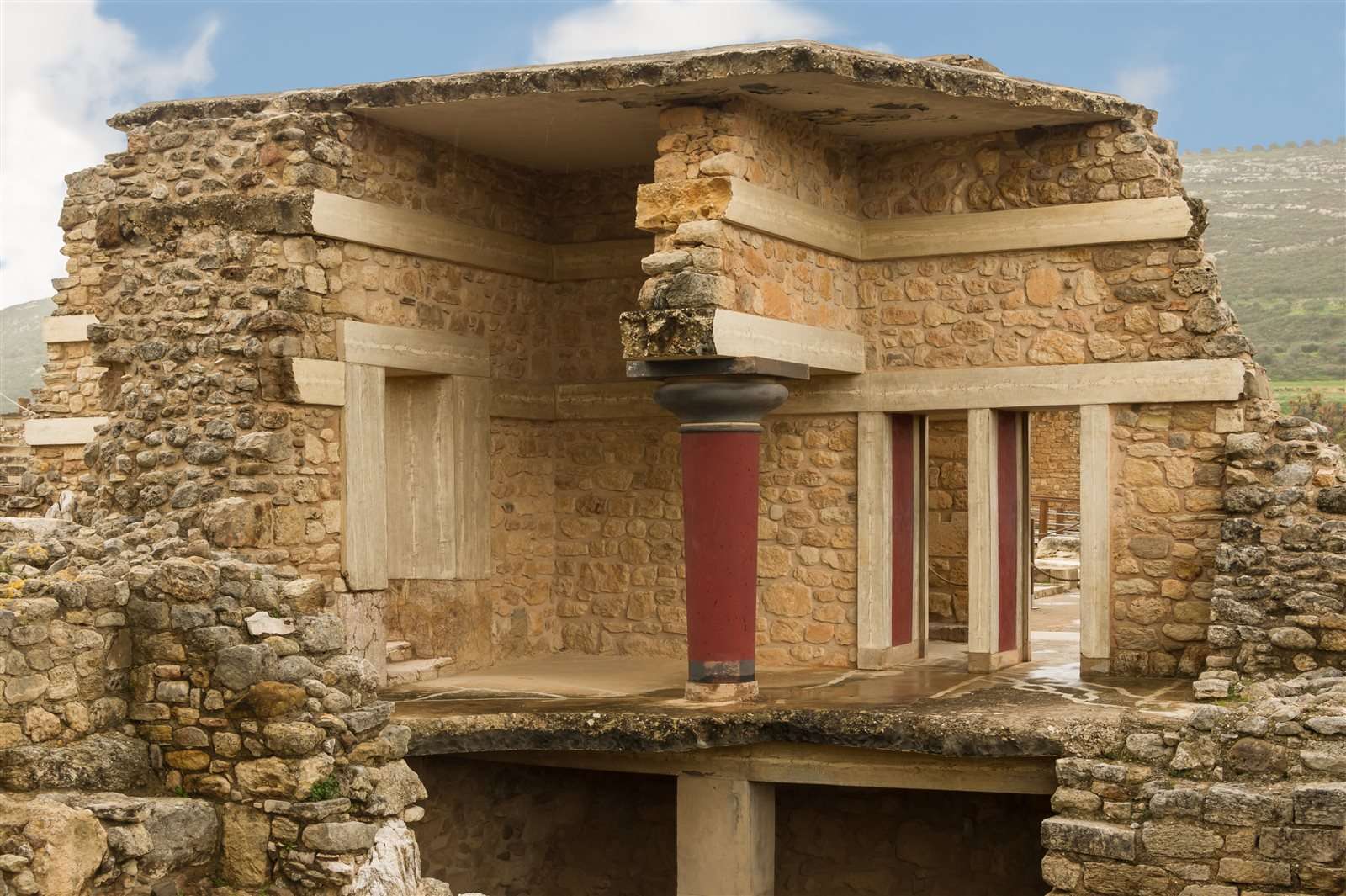 Accueil - Recettes Grecques 9 Le palais de Knossos et sa colonne rouge, en Crète