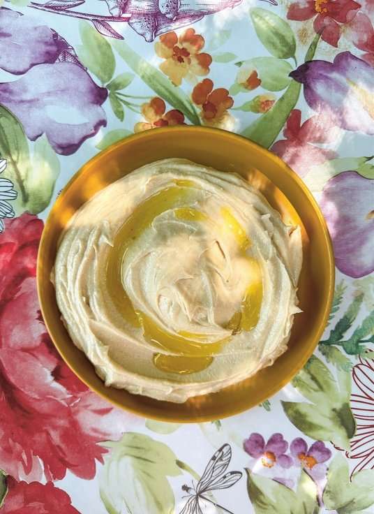 Grèce vegan, mon livre : la visite en avant-première, trois jours avant sa sortie 11 Le houmous au citron et à l'huile d'olive, une page du livre Grèce vegan